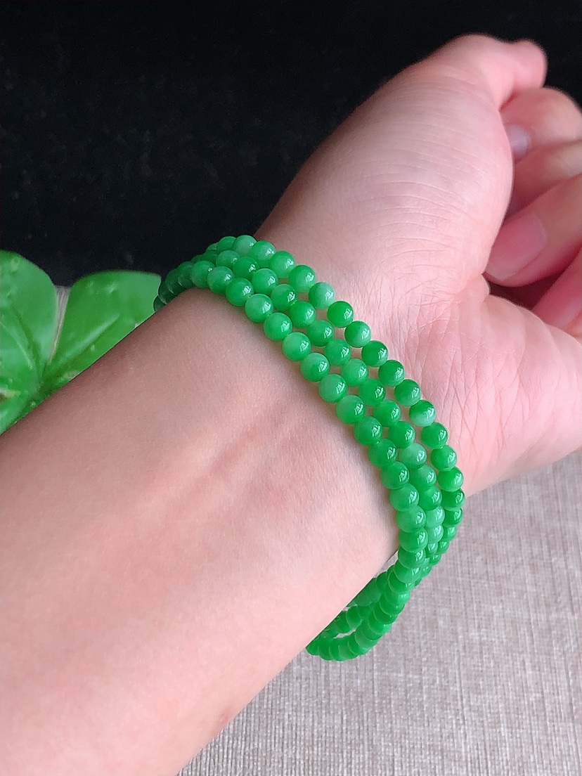 天然A货翡翠满绿圆珠小米珠项链毛衣链153颗 
尺寸3.8mm 重量16.77g 0414