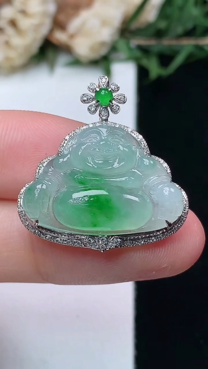 天然A货翡翠佛公吊坠，尺寸25-23.8-7.3，裸石14.4-21.9
4月15日