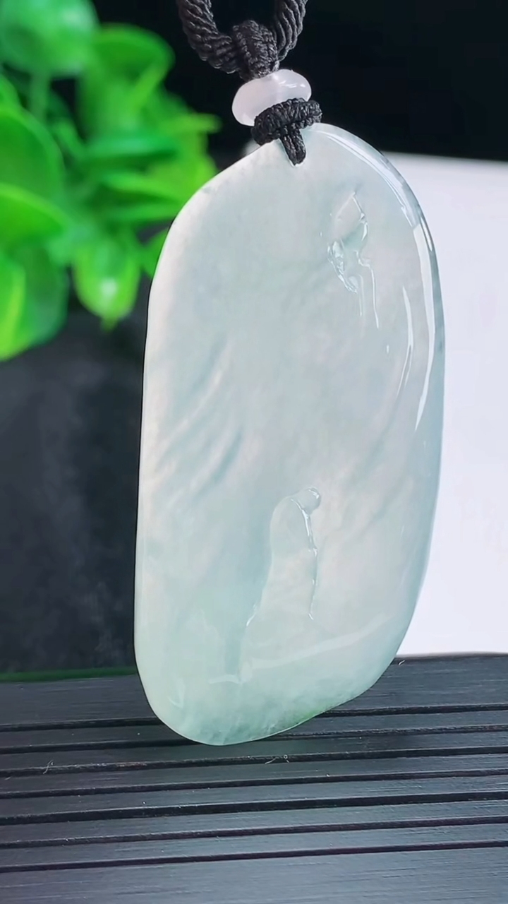 天然A货翡翠悟道吊坠尺寸52.5-25.2-5.7重量:18.08g
4月15日