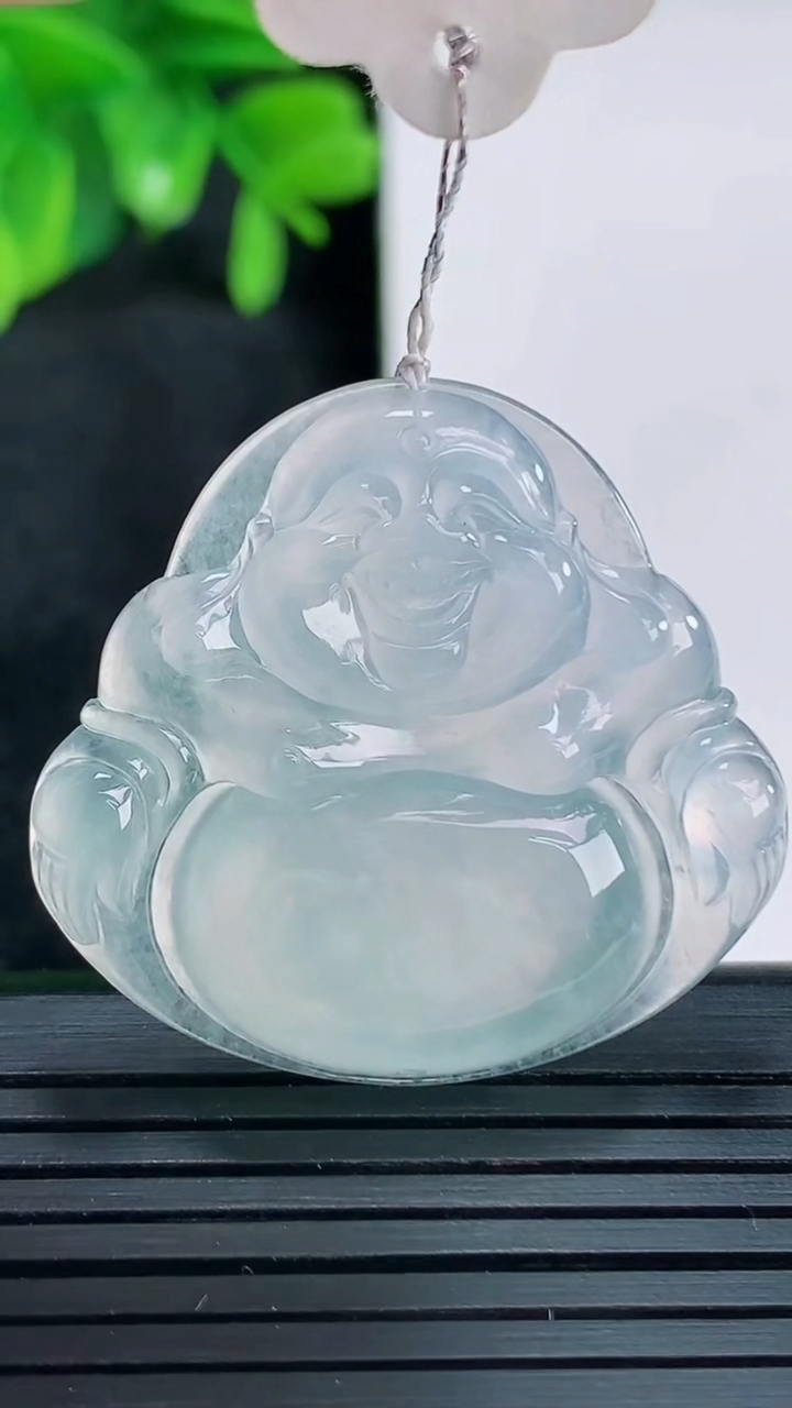 天然A货翡翠佛公吊坠尺寸33.2-35.5-5.4重量:10.63g
4月15日