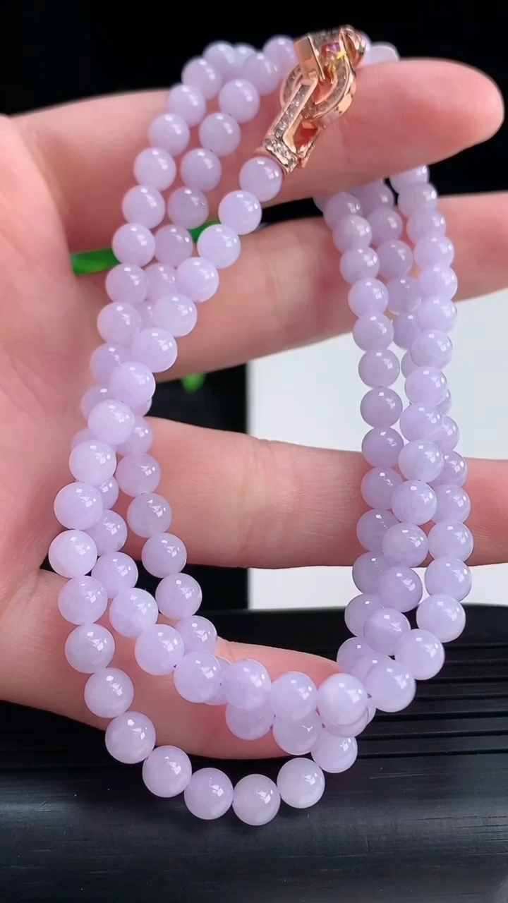 天然A货翡翠紫罗兰圆珠项链尺寸4.7-121颗重量:26.05g
4月15日