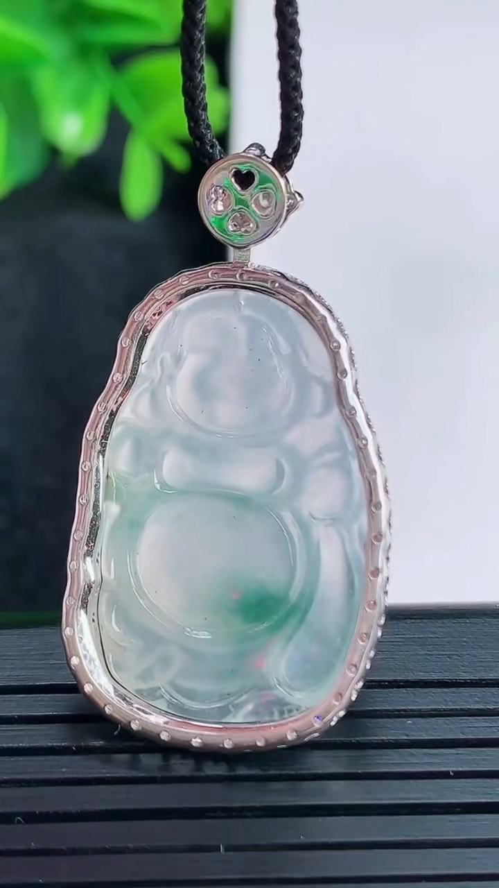 天然A货翡翠种飘花布袋佛吊坠尺寸36.6-21.1-7.6裸石29.6-18.7重量:6.55g
4月15日