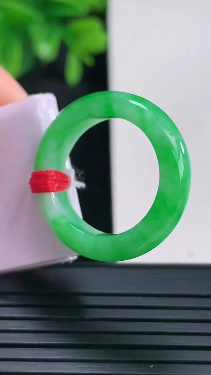 天然A货翡翠指环戒指尺寸17.7-5.4-3.5重量:5.67g2026年4月15日
工厂直销收藏佳