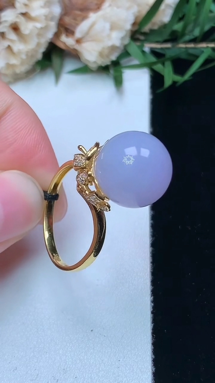 天然A货翡翠k金紫罗兰圆珠戒指，尺寸17.4-12，重量:5.00g2026年4月15日
工厂直销收藏佳品,种好水足，色泽均匀，有种有色，上手高大气！