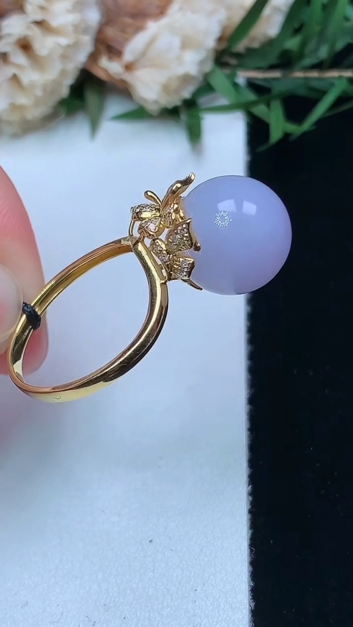 天然A货翡翠k金紫罗兰圆珠戒指，尺寸17.4-12，重量:5.00g2026年4月15日
工厂直销收藏佳品,种好水足，色泽均匀，有种有色，上手高大气！