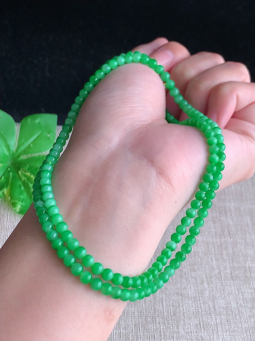 天然A货翡翠满绿圆珠小米珠项链毛衣链153颗 
尺寸3.8mm 重量16.77g 0414