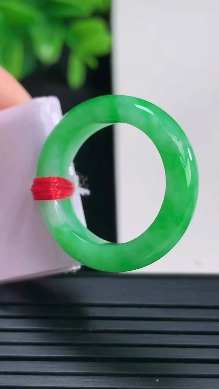 天然A货翡翠指环戒指尺寸17.7-5.4-3.5重量:5.67g2026年4月15日
工厂直销收藏佳