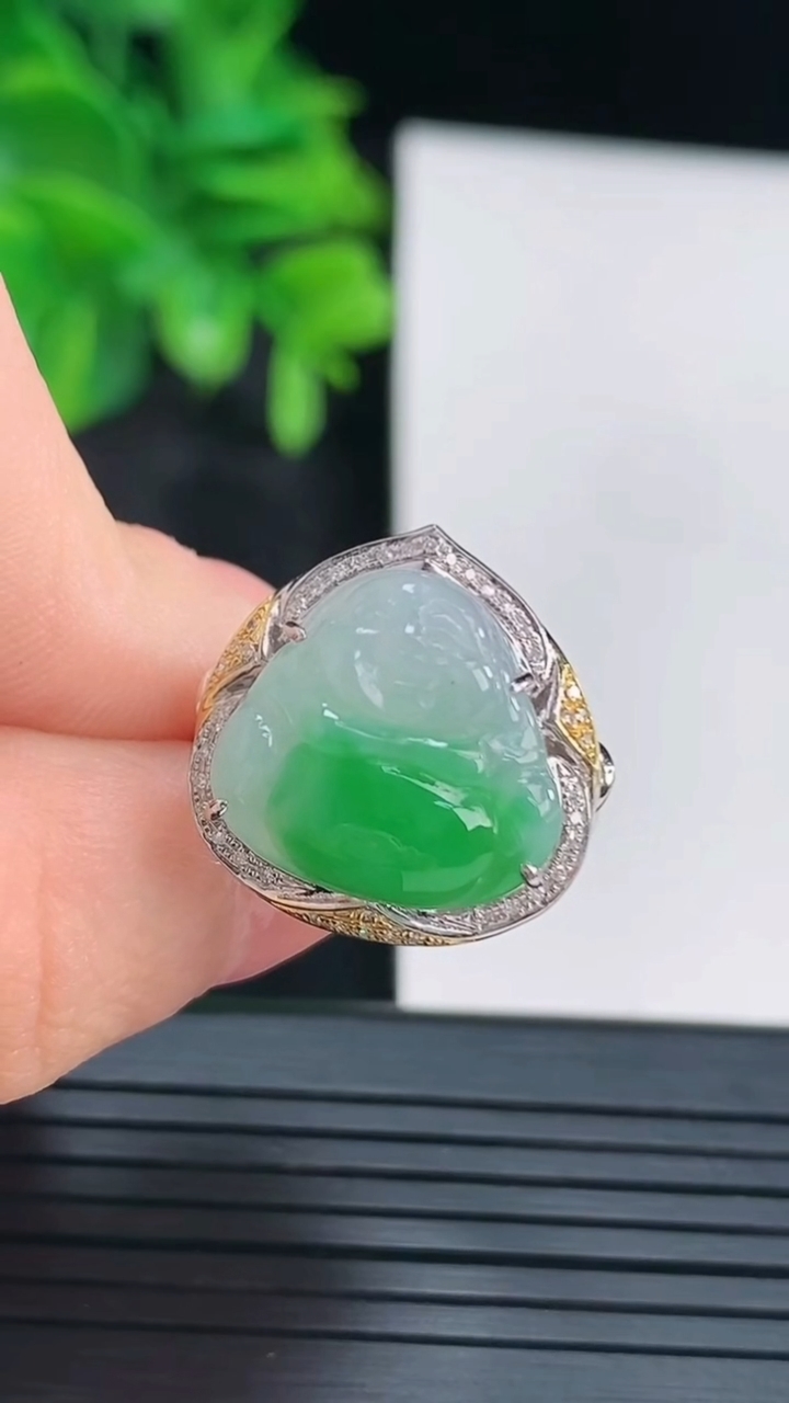 天然A货翡翠佛公戒指尺寸17.1-13.6-14.6重量:4.37g2026年4月15日
工厂直销收