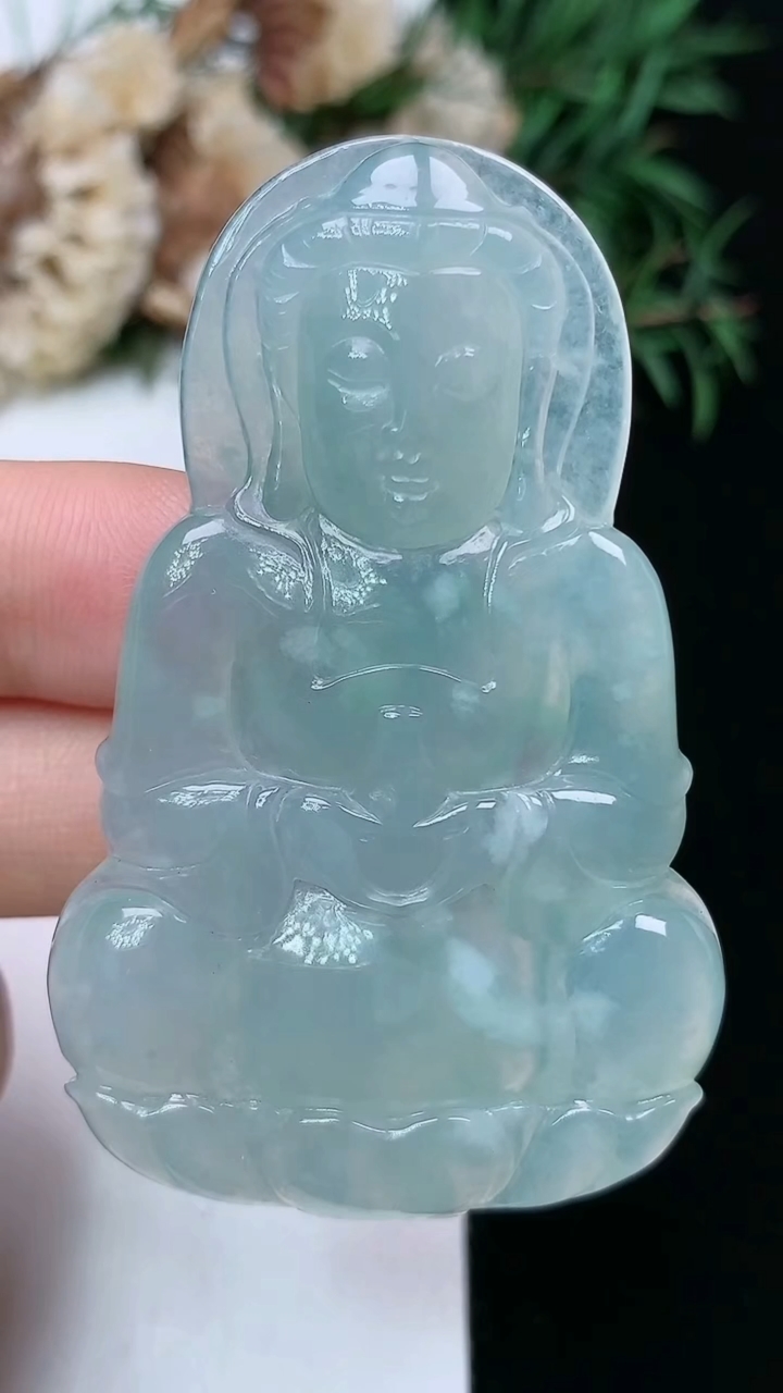 天然A货翡翠观音菩萨吊坠，尺寸56.2-35.7-6.2，重量:20.44g
4月15日