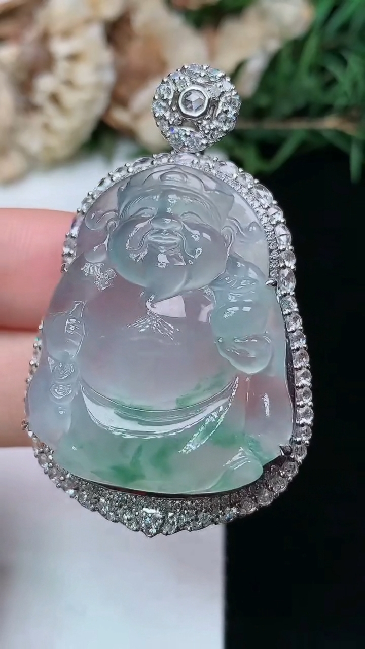 天然A货翡翠飘花财神爷吊坠，尺寸48.6-29.9-12.5，裸石31.9-26.6，重量:14.37g
4月15日