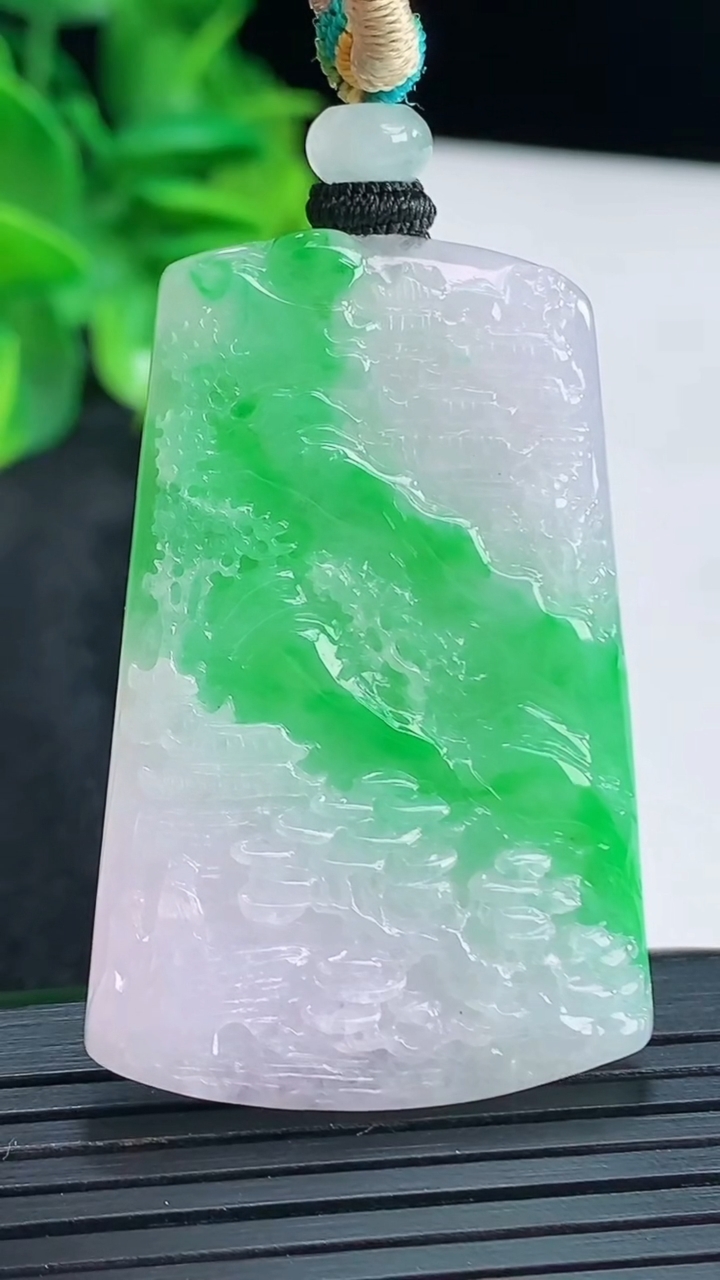 天然A货翡翠山水牌吊坠尺寸45.7-30.4-5.3重量:20.08g
4月15日