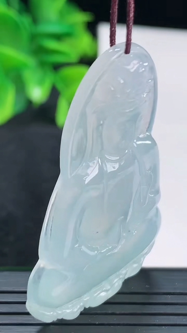 天然A货翡翠紫罗兰观音菩萨吊坠尺寸52.4-32-5.5重量:17.09g
4月15日