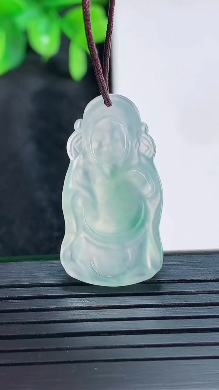 天然A货翡翠财神爷吊坠尺寸30.9-16.5-4.2重量:4.06g
4月15日
