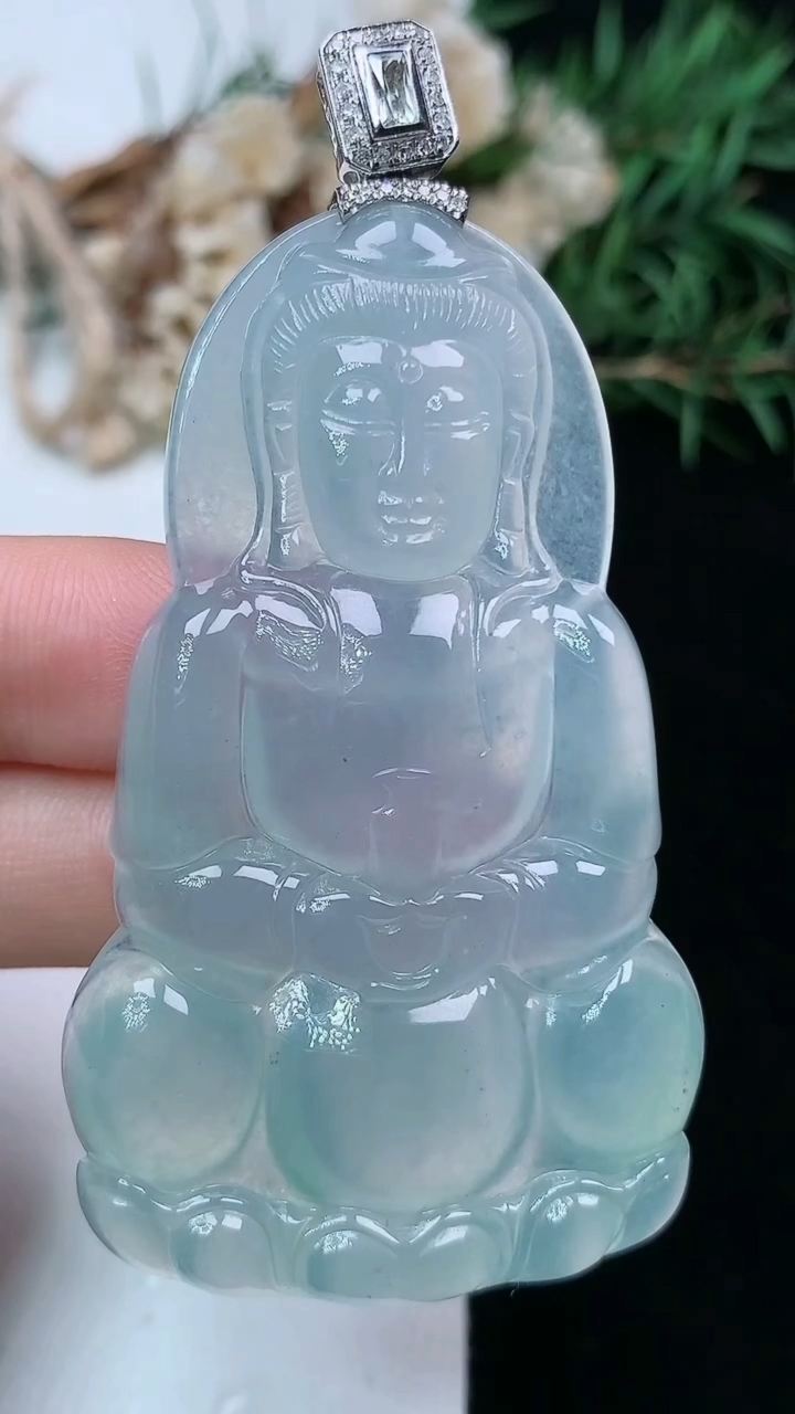 天然A货翡翠白冰观音菩萨吊坠，尺寸58.2-35.4-6，重量:24.04g
4月15日
