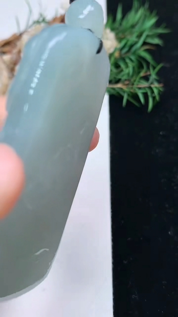 天然A货翡翠素衣观音吊坠，尺寸59-37.5-10.3，重量:53.56g
4月15日