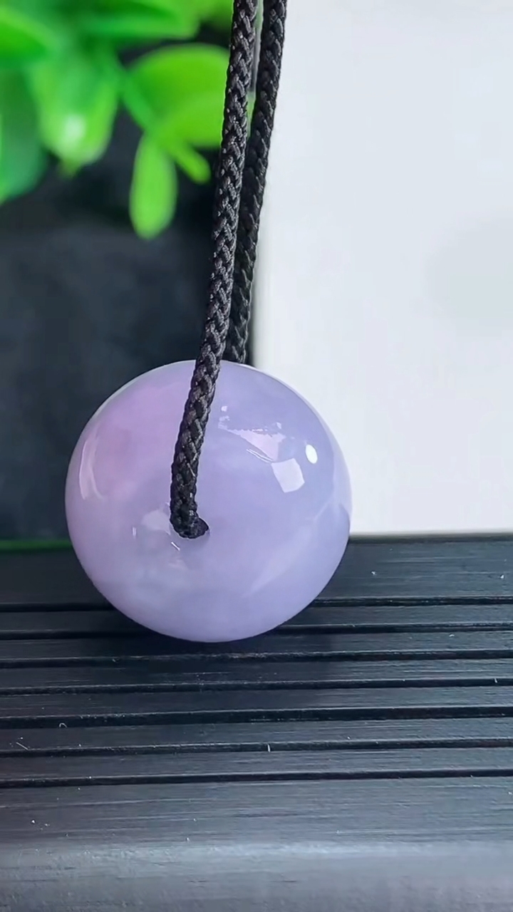 天然A货翡翠紫罗兰路路通吊坠尺寸18.7-12.5重量:9.27g
4月15日