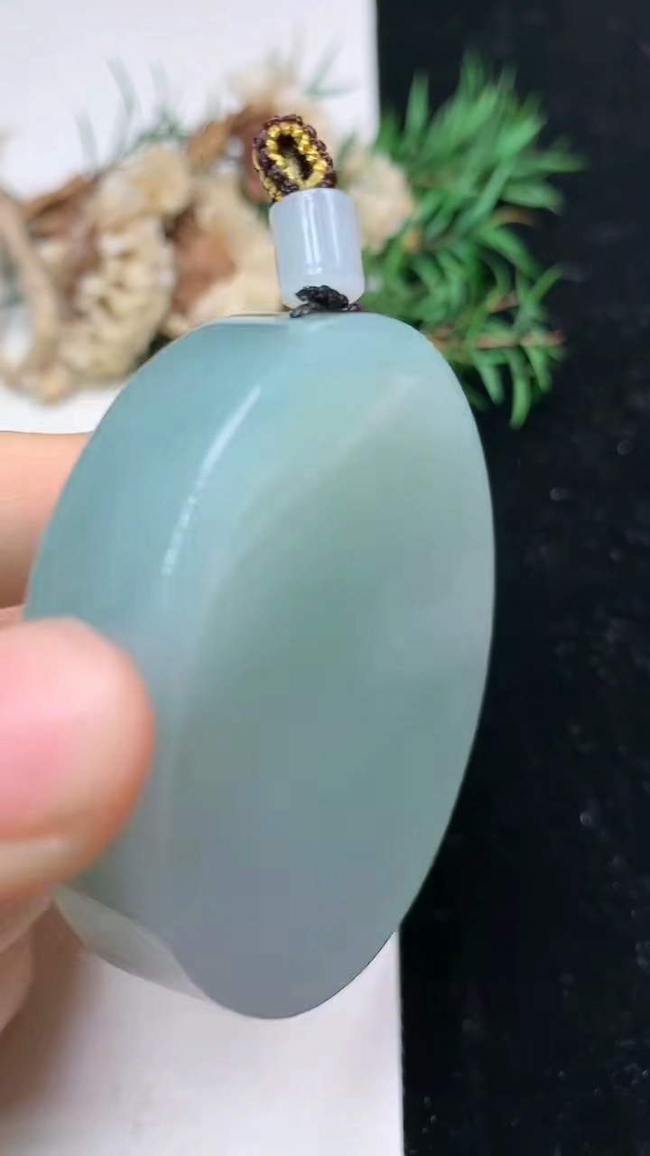 天然A货翡翠悟道吊坠，尺寸50.4-11.8，重量:78.62g
4月15日