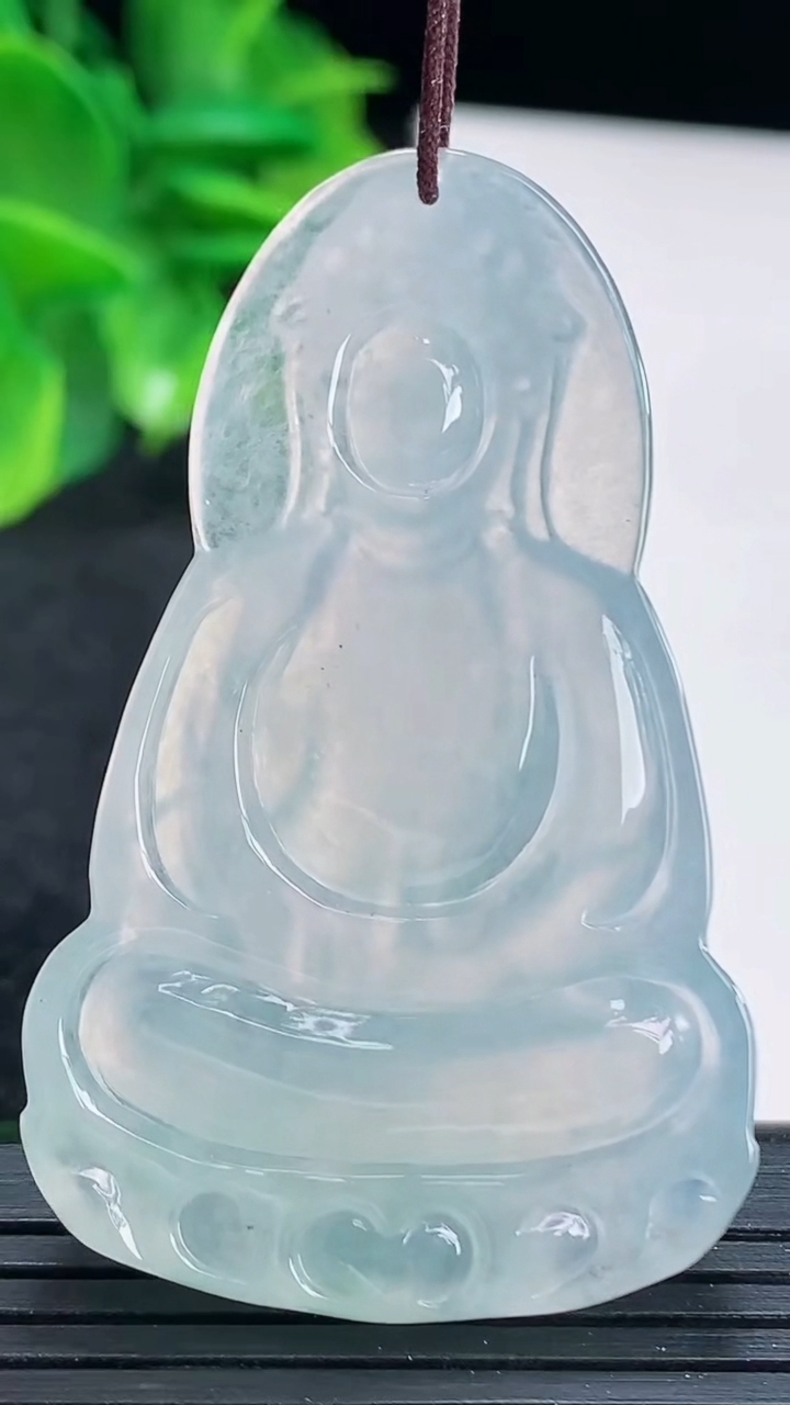 天然A货翡翠紫罗兰观音菩萨吊坠尺寸52.4-32-5.5重量:17.09g
4月15日