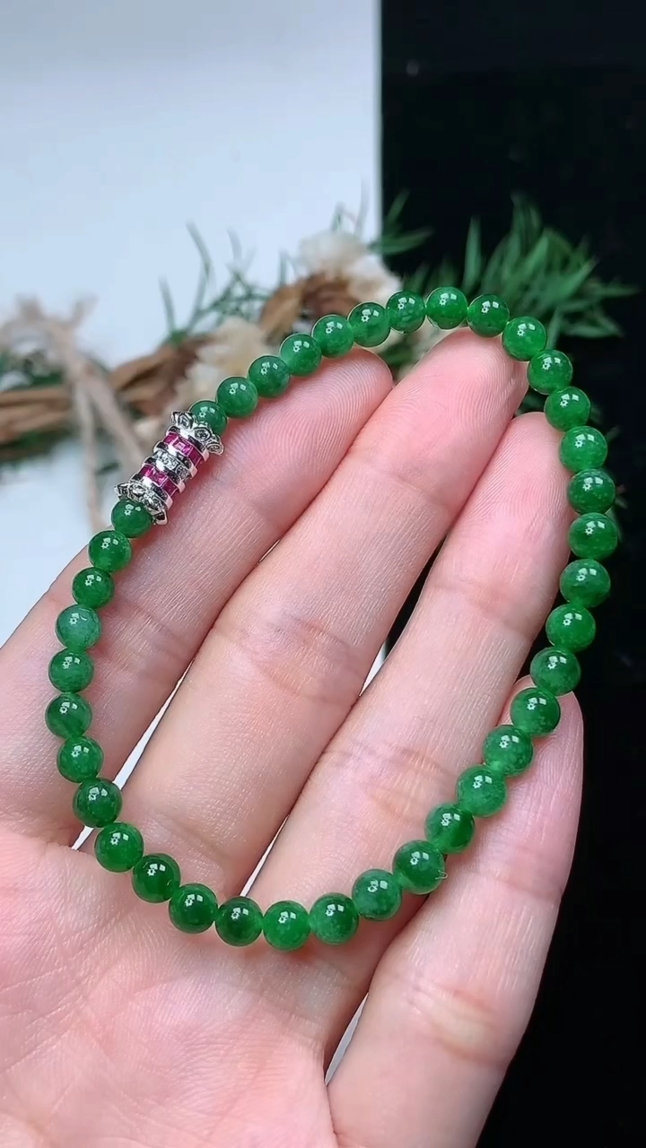 天然A货翡翠圆珠手串，尺寸4.9-38颗，重量:7.34g4月15日
工厂直销收藏佳品,种好水足，色