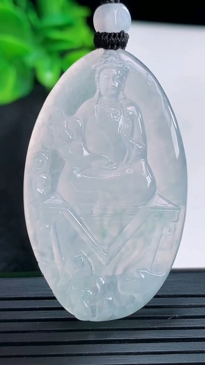 天然A货翡翠大势至菩萨吊坠尺寸50.1-31.2-4.2重量:20.83g
4月15日