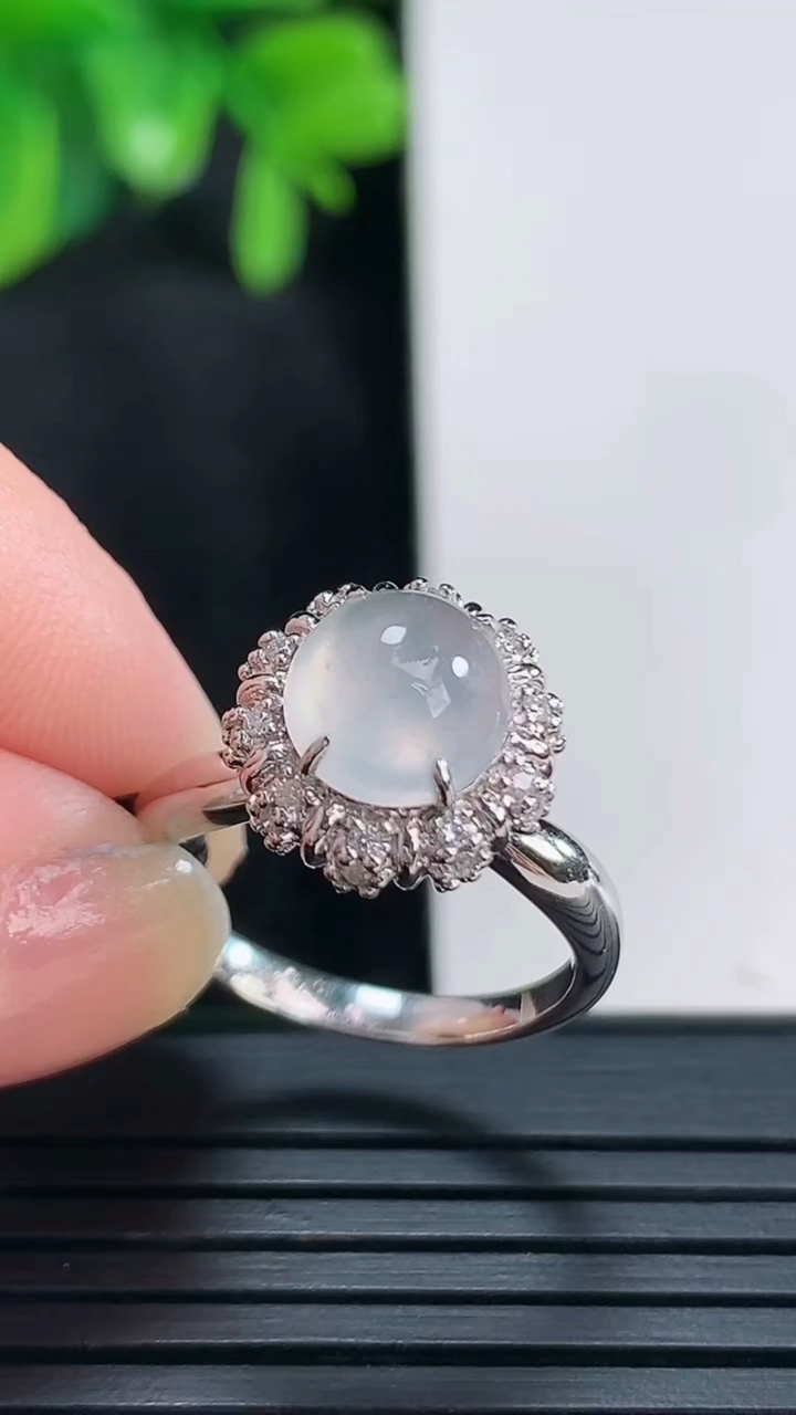 天然A货翡翠种白冰蛋面戒指尺寸17.1-8.3-7.5重量:3.10g2026年4月15日
工厂直销