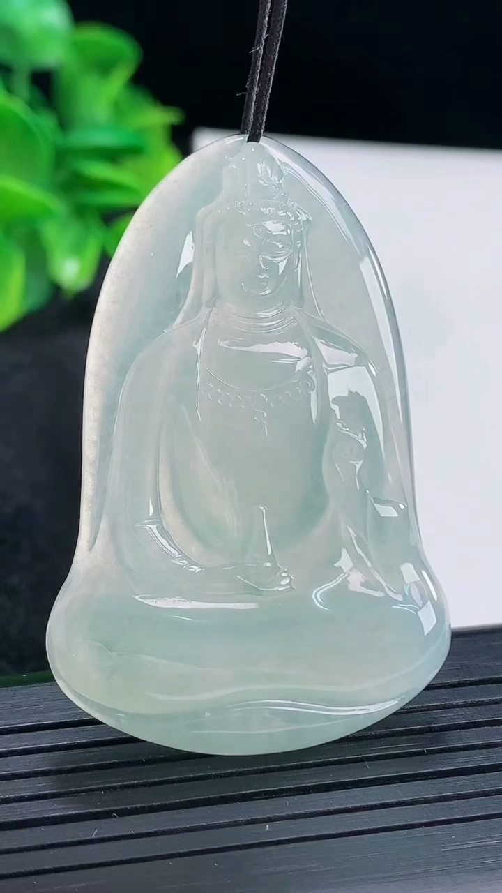 天然A货翡翠飘花观音菩萨吊坠尺寸54.6-36.4-6.2重量:20.02g
4月15日