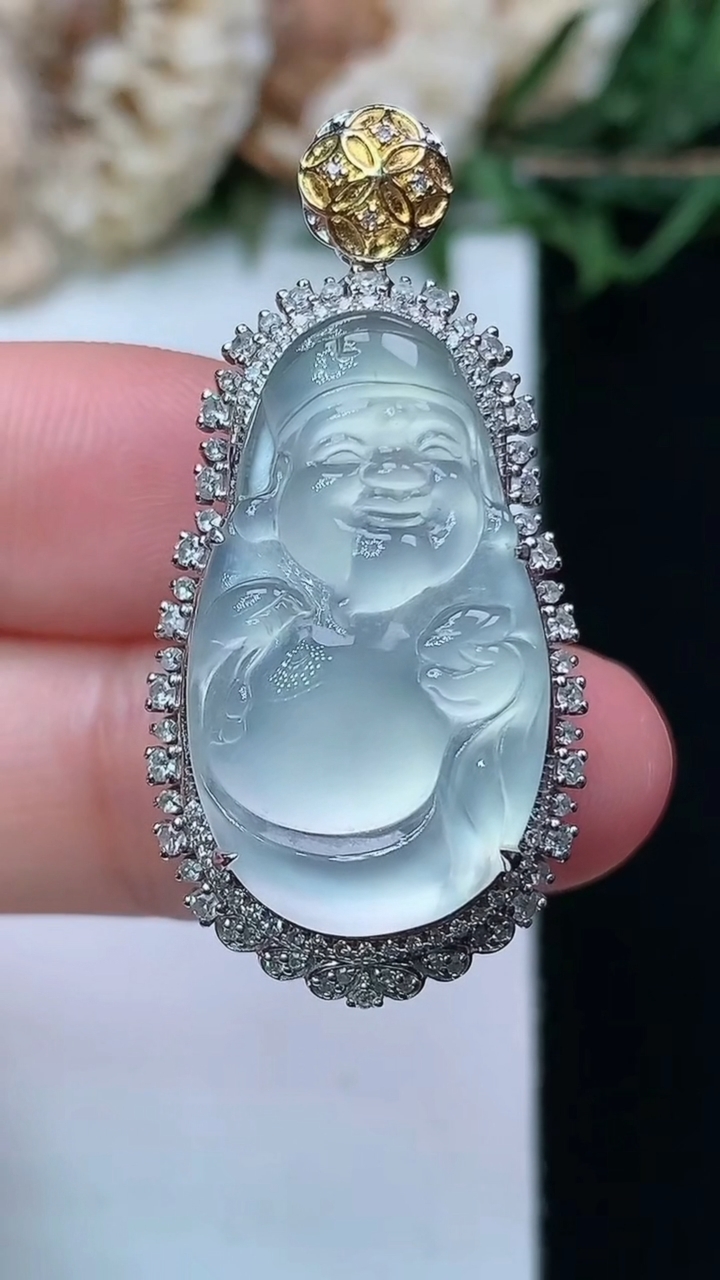 天然A货翡翠白冰财神爷吊坠，尺寸36.6-17.8-11.5，裸石24.3-14，重量:7.38g
