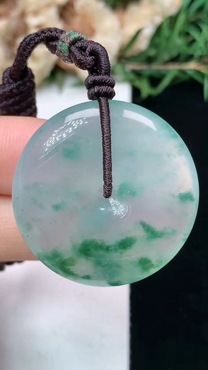 天然A货翡翠飘花平安扣吊坠，尺寸30.7-5.4，重量:12.16g
4月15日