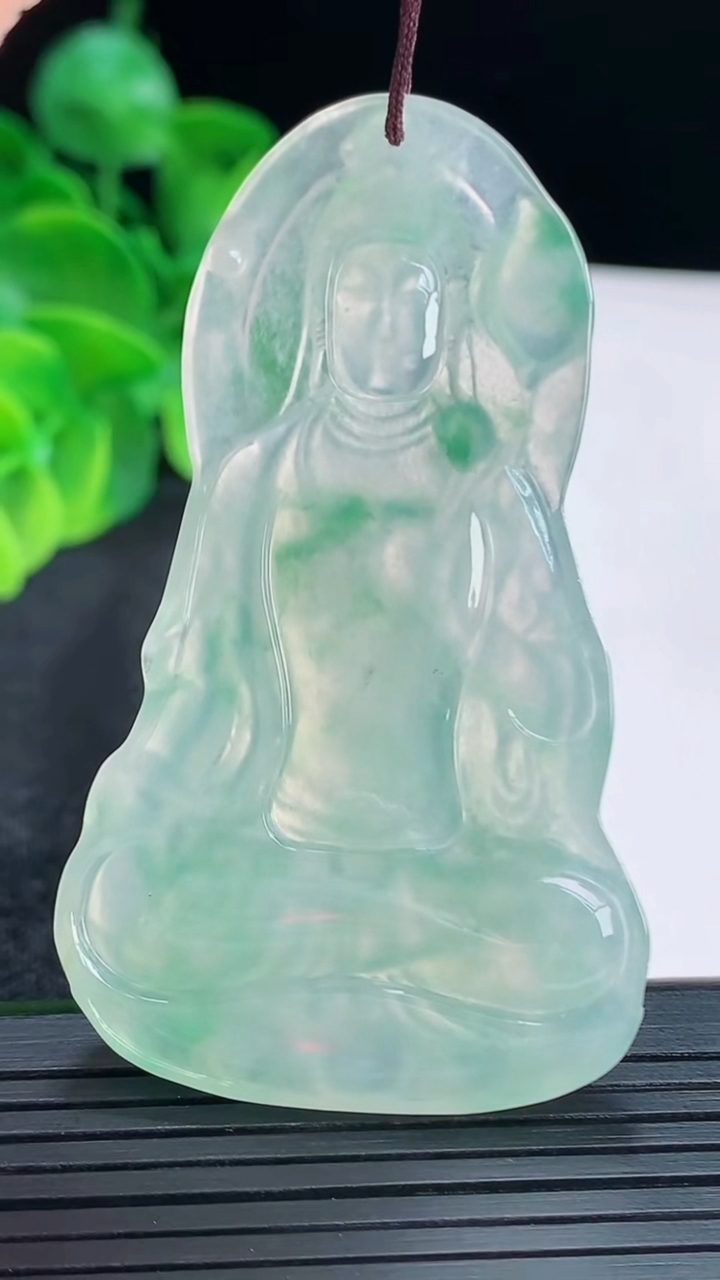 天然A货翡翠大势至菩萨吊坠尺寸63.4-36.8-5重量:19.84g
4月15日