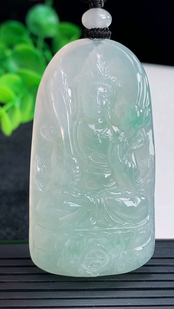 天然A货翡翠虚空藏菩萨吊坠尺寸59.4-32-8.4重量:39.46g
4月15日