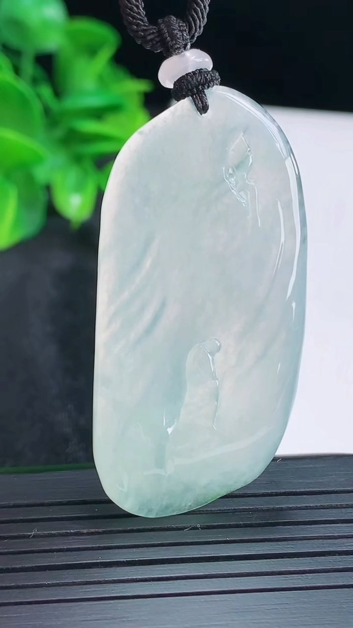 天然A货翡翠悟道吊坠尺寸52.5-25.2-5.7重量:18.08g
4月15日