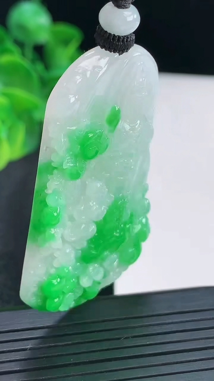 天然A货翡翠山水大势至菩萨吊坠尺寸54.6-35.1-5重量:22.77g
4月15日