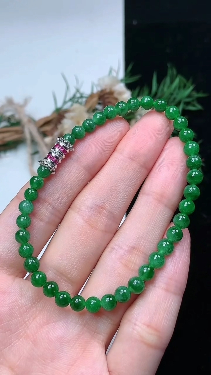 天然A货翡翠圆珠手串，尺寸4.9-38颗，重量:7.34g4月15日
工厂直销收藏佳品,种好水足，色