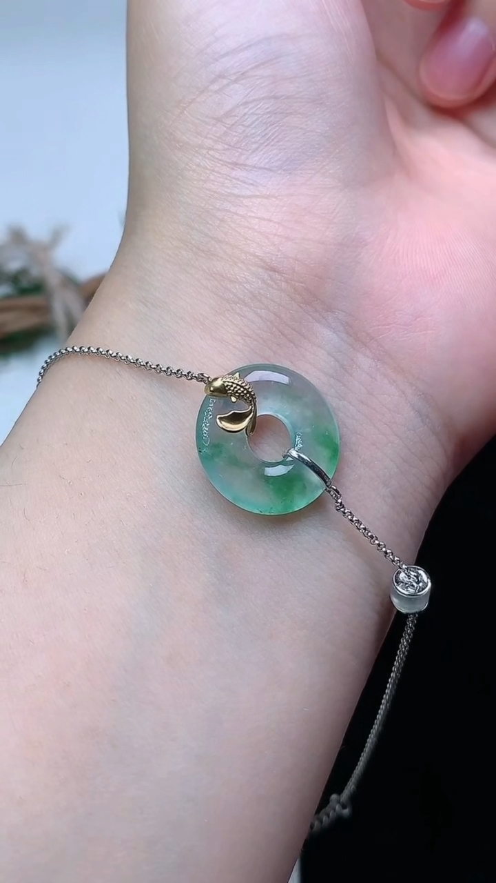 天然A货翡翠平安环手链，尺寸16.8-2.8，重量:3.03g
4月15日