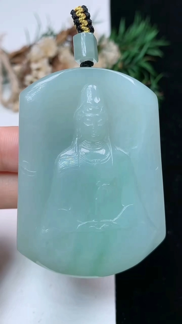 天然A货翡翠素衣观音吊坠，尺寸55.7-40.9-12.2，重量:70.68g
4月15日