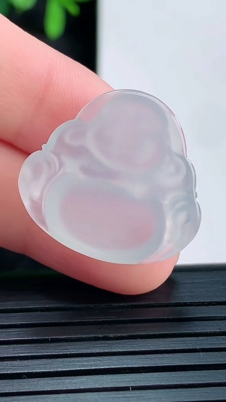 天然A货翡翠佛公吊坠尺寸22.1-24.3-4.8重量:4.58g
4月15日