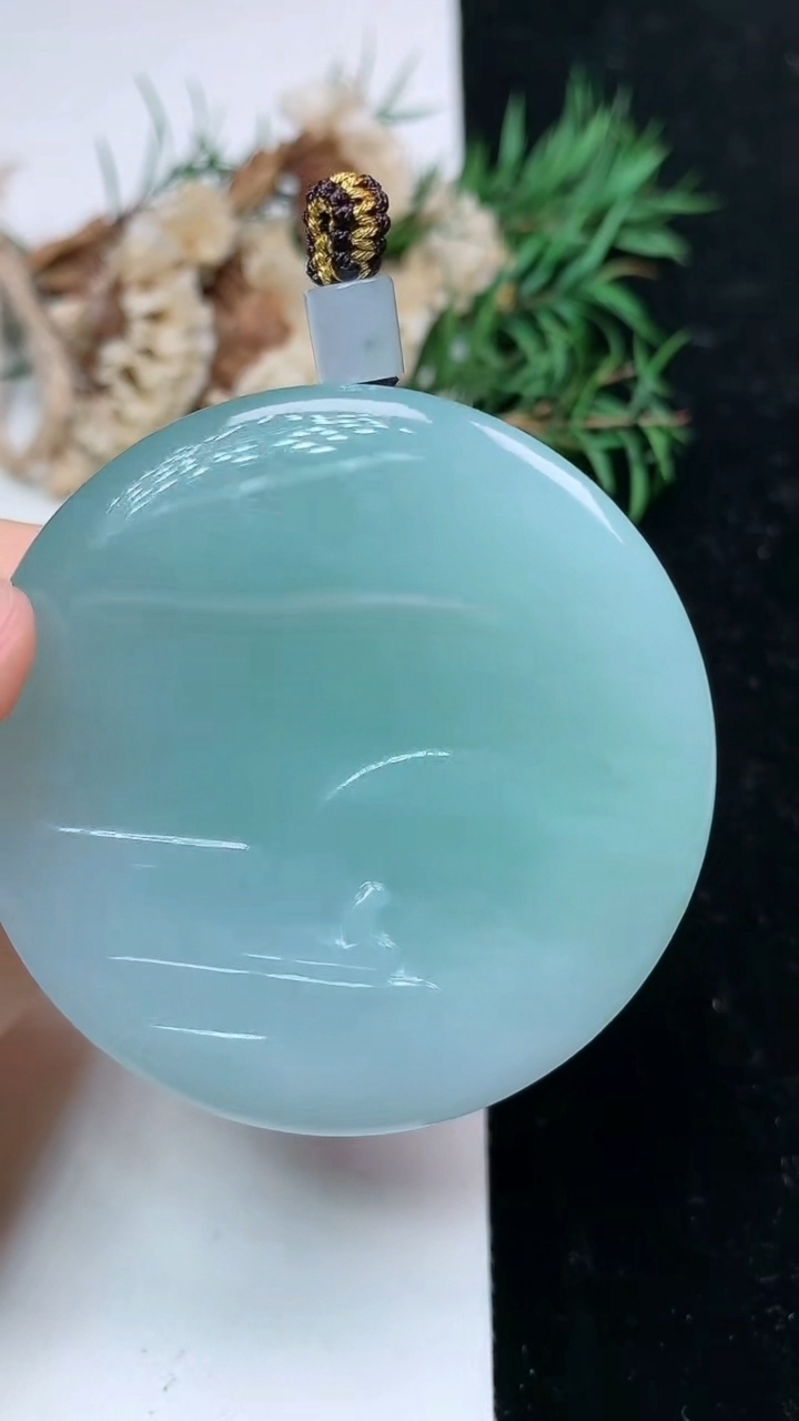 天然A货翡翠悟道吊坠，尺寸50.4-11.8，重量:78.62g
4月15日