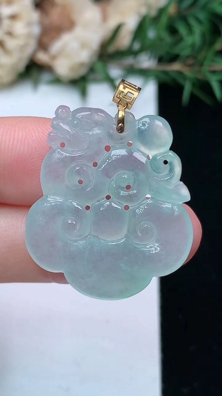 天然A货翡翠如意头吊坠，尺寸27.4-24-3.6，重量:4.75g
4月15日