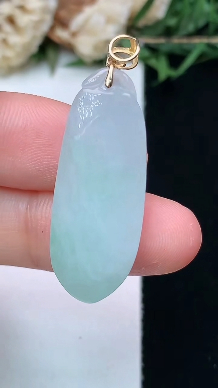 天然A货翡翠福瓜吊坠，尺寸31.3-12-7.5，重量:5.52g
4月15日