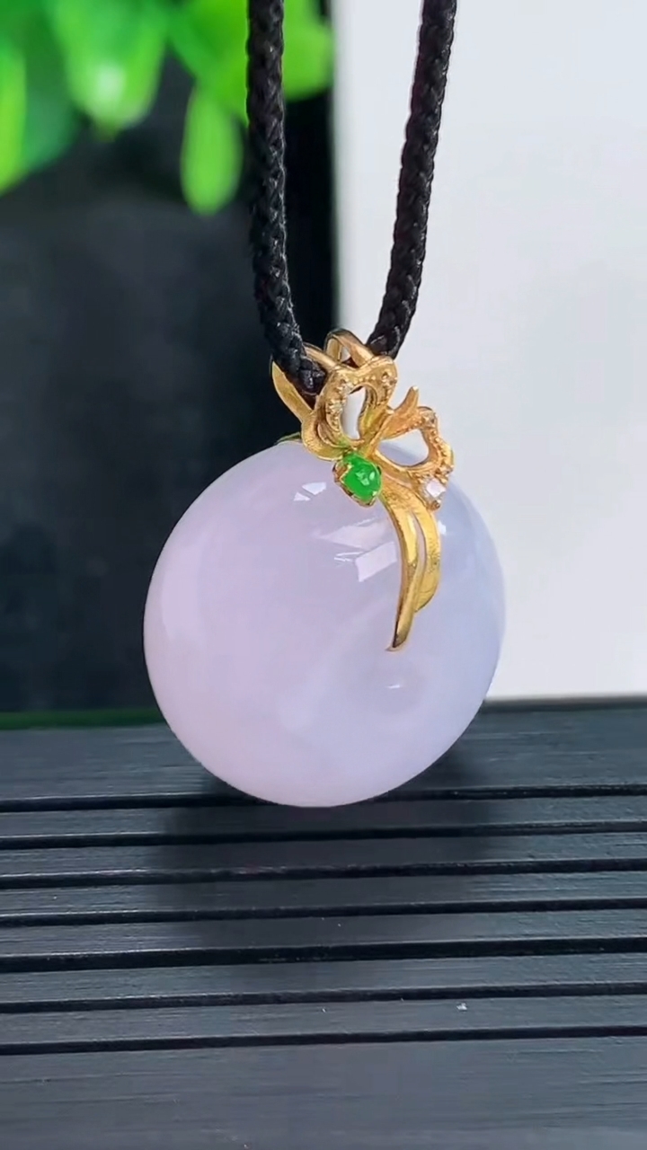 天然A货翡翠18K金紫罗兰路路通吊坠尺寸24.6-18.4-12.3重量:9.02g
4月15日