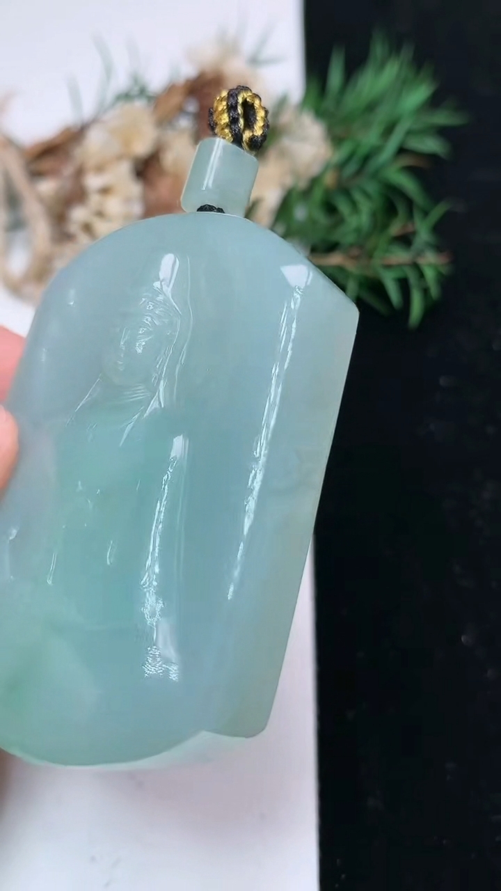 天然A货翡翠素衣观音吊坠，尺寸55.7-40.9-12.2，重量:70.68g
4月15日