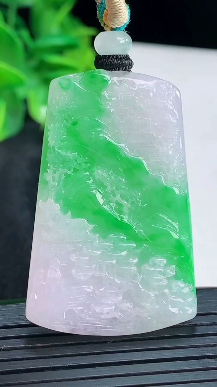 天然A货翡翠山水牌吊坠尺寸45.7-30.4-5.3重量:20.08g
4月15日