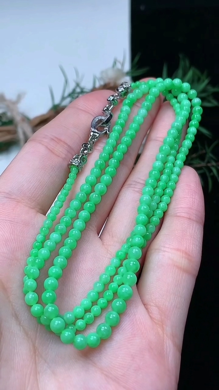天然A货翡翠小米珠项链，尺寸3.9-195颗，重量:11.20g4月15日
工厂直销收藏佳品,种好水