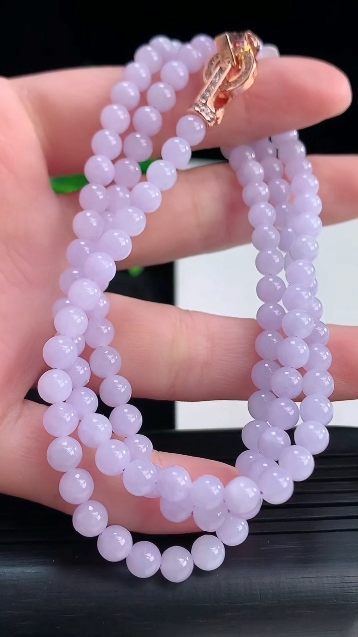 天然A货翡翠紫罗兰圆珠项链尺寸4.7-121颗重量:26.05g
4月15日