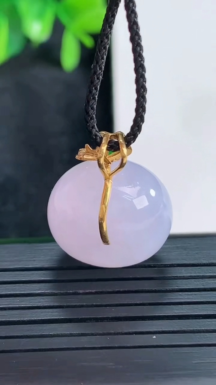 天然A货翡翠18K金紫罗兰路路通吊坠尺寸24.6-18.4-12.3重量:9.02g
4月15日