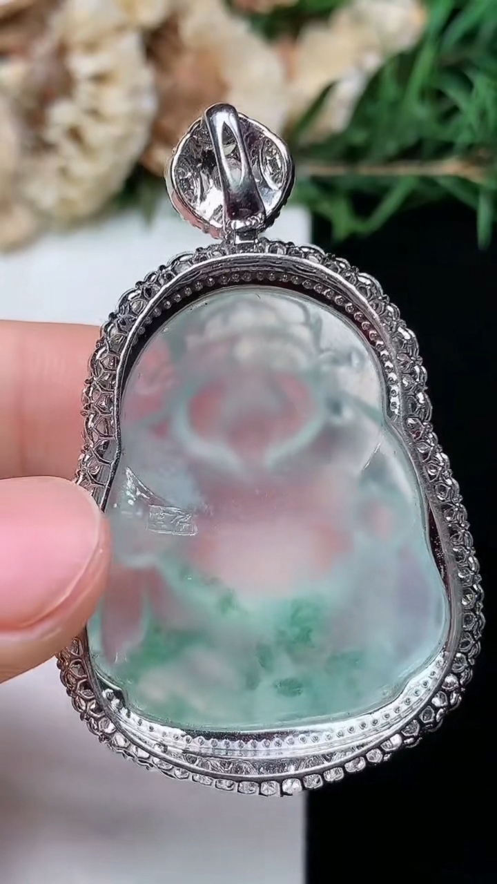 天然A货翡翠飘花财神爷吊坠，尺寸48.6-29.9-12.5，裸石31.9-26.6，重量:14.37g
4月15日