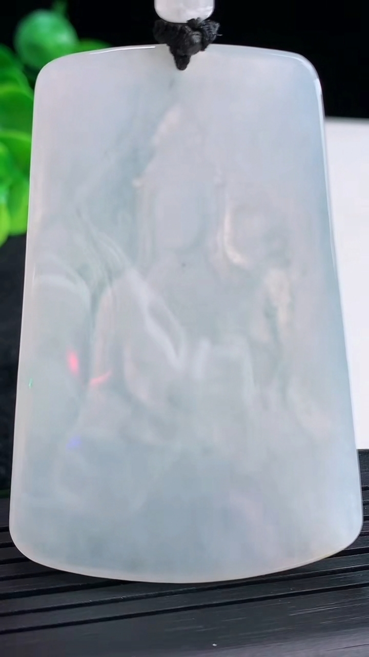 天然A货翡翠大势至菩萨吊坠尺寸63-42.2-5.5重量:37.07g
4月15日