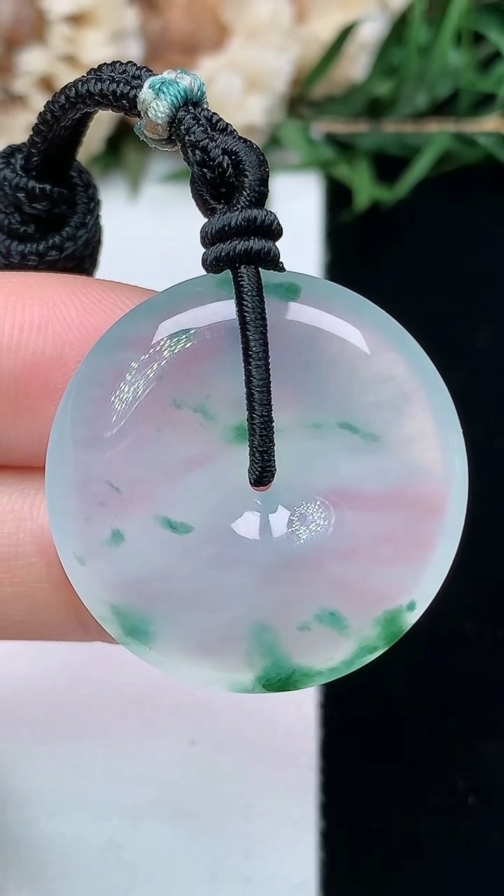 天然A货翡翠飘花平安扣吊坠，尺寸27.7-5.9，重量:11.22g
4月15日