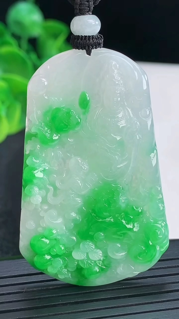 天然A货翡翠山水大势至菩萨吊坠尺寸54.6-35.1-5重量:22.77g
4月15日