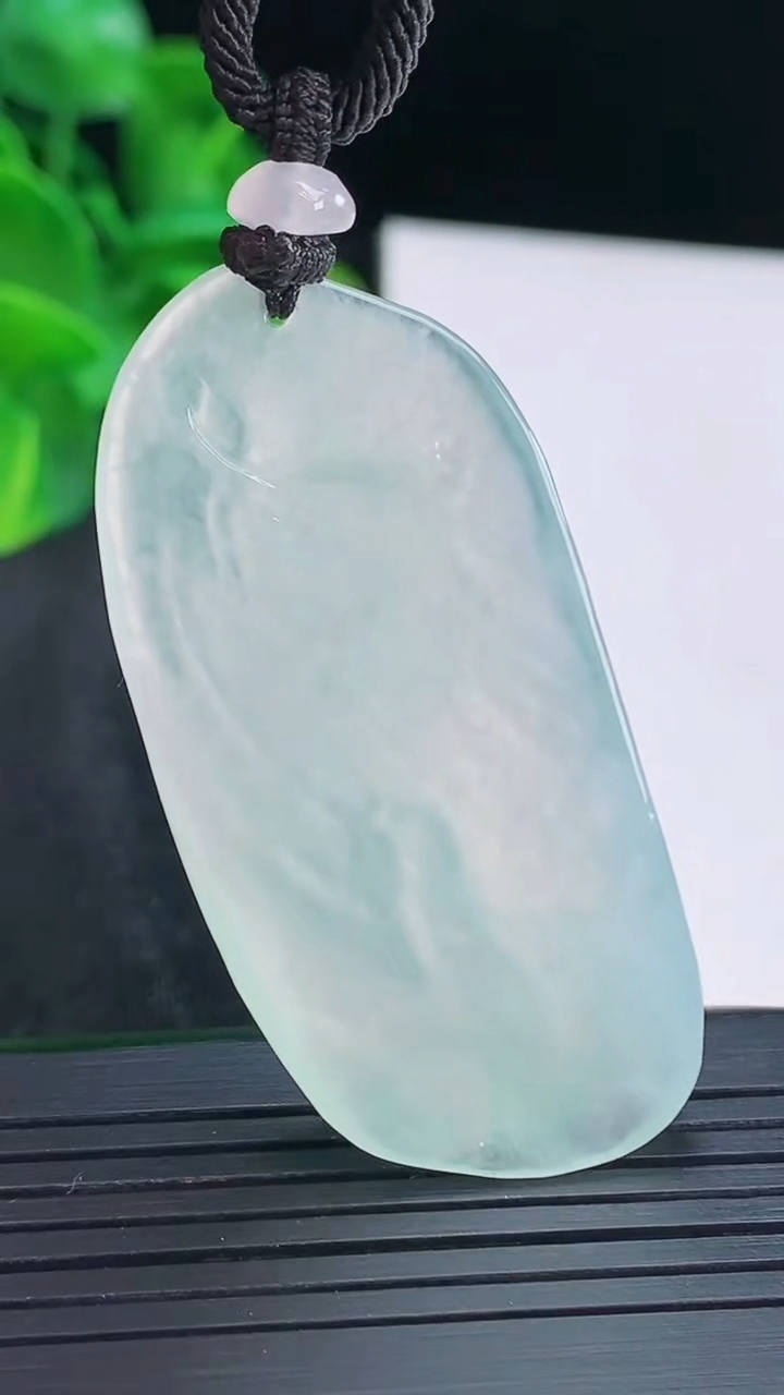 天然A货翡翠悟道吊坠尺寸52.5-25.2-5.7重量:18.08g
4月15日